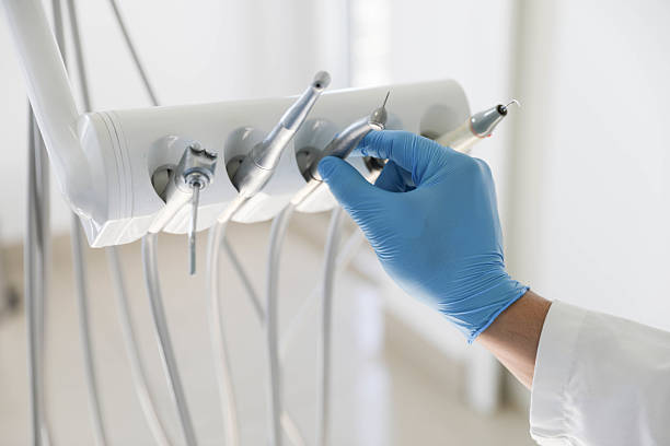 Professional Emergency Dentist technician working in Roslyn Heights, NY